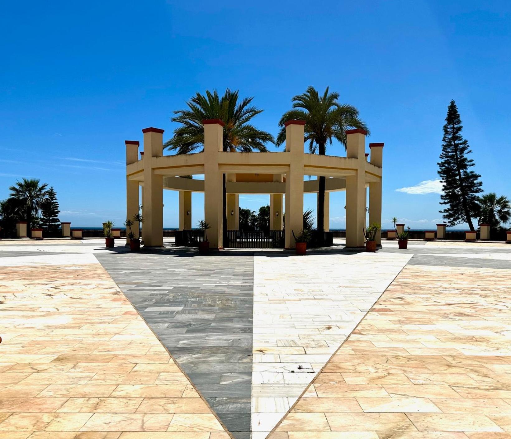 Nikkibeachfront
