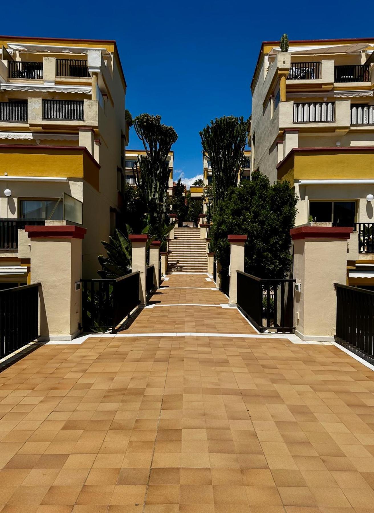 Nikkibeachfront * Marbella